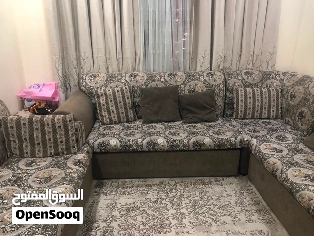 طقم كنب + طاولة سفرة مع اربع كراسي + طاوله صغيرة