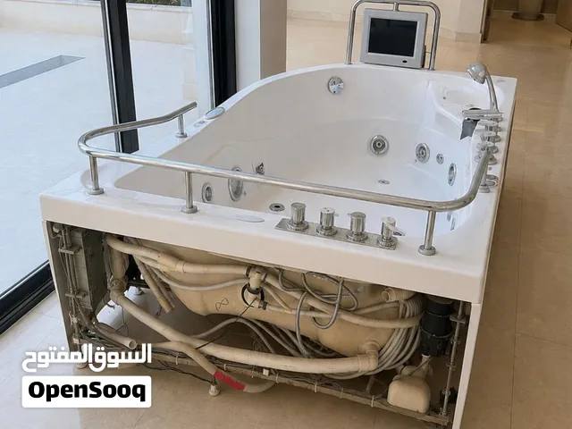 جاكوزي في احسن حال و ممتاز سعره الأصلي 1400 دينار أنا بابيعه 300 دينار و قابل