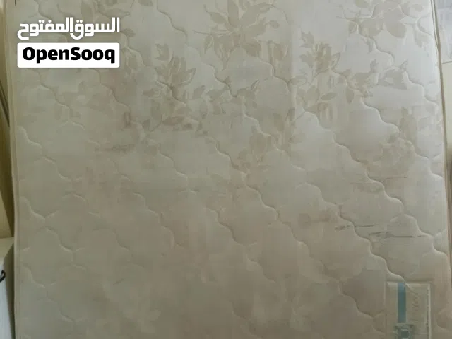 تخت مع فرشه
