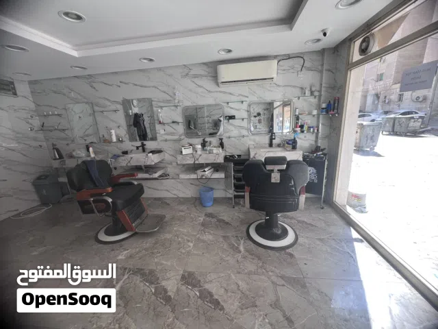 صالون حلاق رجالي للبيع