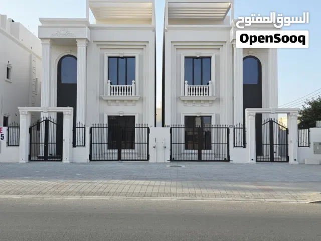 للبيع فيلا من توين فيلا منفصلة في الحيل الجنوبية بتصميم نيو كلاسيك وبتشطيبات عالية الجودة