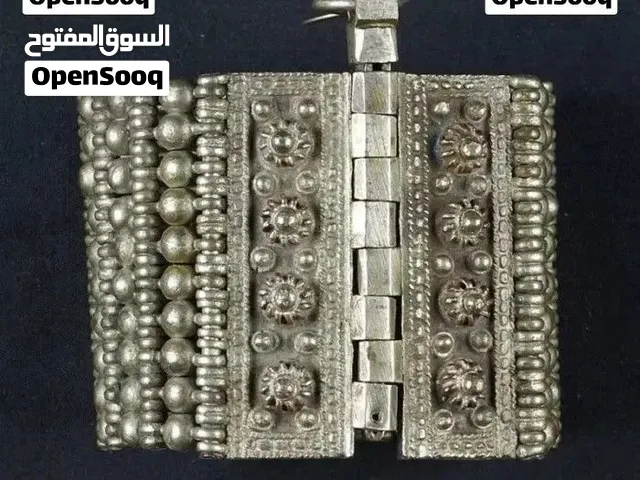 ابحث عن قطع قديمة مثل التي في الصورة