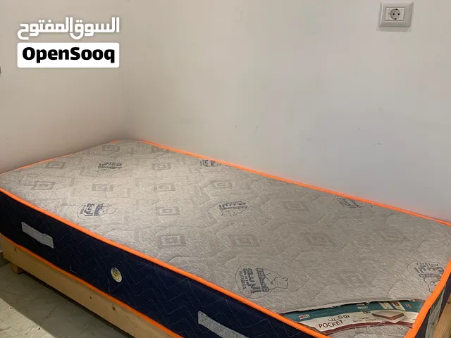 فراش فردي (الربيع) بحالة ممتازة