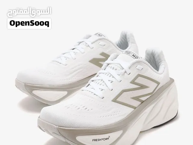 New balance fresh foam x more v5 women نيوبلانس رياضي أبيض وذهبي أصلي غير مستخدم