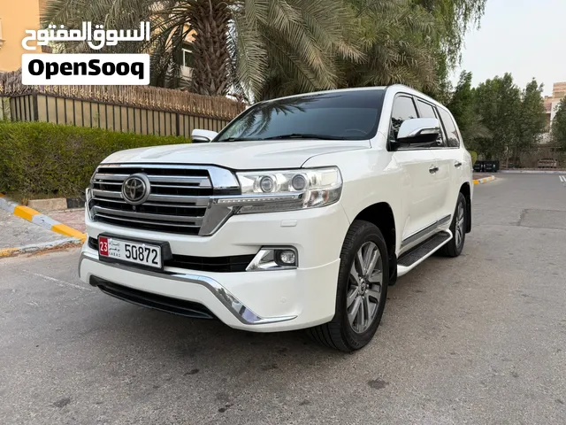تويوتا لاند كروزر VXR V8 5,6 خليجي موديل 2017 ، صبغة وكالة، وبحالة الوكالة كامل،استخدام شخصي.