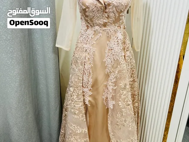 فستان سهرة أنيق وراقي مناسب للحفلات و الاعراس