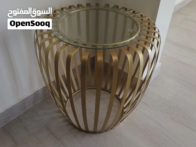 طاولة اكسسوارات وجماليه الصاله والممر