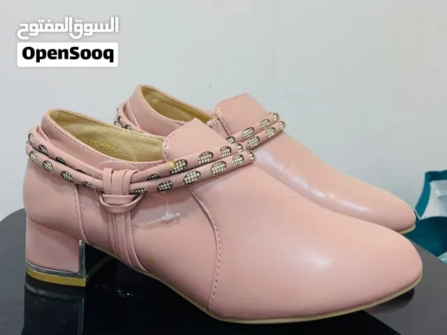 للبيع حذاء نسائي راقي وعصري (جديد غير مستخدم أبداً)  الحالة: جديد تماماً (لم يُلبس قط)  المقاس: 37