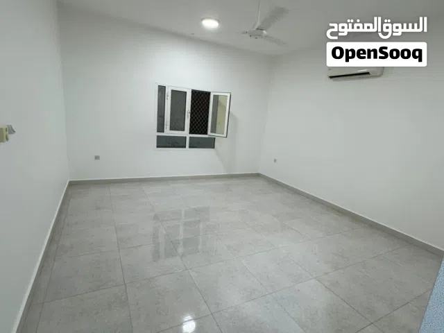 شقه للايجار في مسقط بوشر للايجار مكان هادئ ومريح جدآ وقريب من كل الخدمات غرفتين وصاله وحمامين ومطبخ