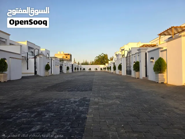 فيلات للبيع تشطيب حديث جدا وبتصميمات عصرية عين زارة الكحيلي بالقرب من جامع الكحيلي