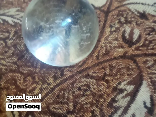كره ملساء مصنوعه من الزجاج