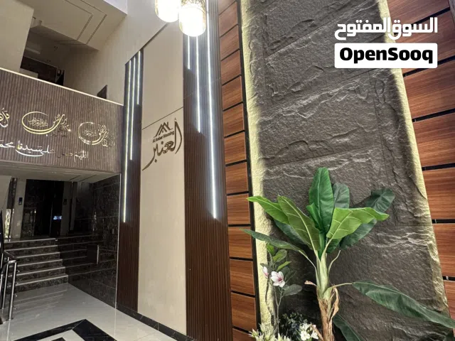 شقة شبه ارضي بحي المنصور  مع تراس وكراج مستقل 85 الف