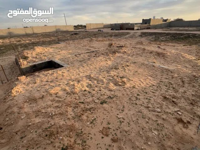 البيع متوفر كاش او تحويل مصرفي نقبل قطعة ارض سكنية مبني عليها كاتينه لمنزل مسقوف 145 متر مربع
