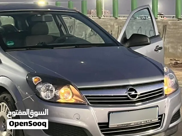 اوبل استرا  موديل 2009 حديد نظيف سياره ما تشكي من شي