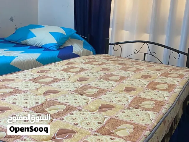 فرشات مستعملة للبيع بحالة جيدة جدًا