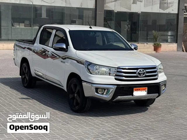Toyota Hilux 2017 (White)