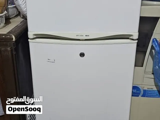 الثلاجة هذة نضيف جدا شغال ولا تشكو من اي خلل كل شي وكالة فيها تبريد ممتاز جدا بخار