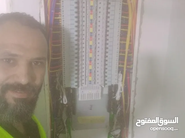 الكهربائي أشرف ابوراشد(اربد).صيانه وتأسيس شقق منزليه  1فاز و  صناعي3فاز خدمه 24 ساعه (اربد)