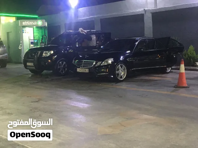 مغسلة سيارات وغيار زيت سيارات داخل محطة محروقات