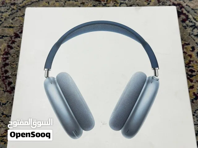ايربودز ماكس أصلية بحالة الزيرو بالكرتونه والكفر بدون أي مشاكل نهائي..معها حماية سيلكون للسماعات