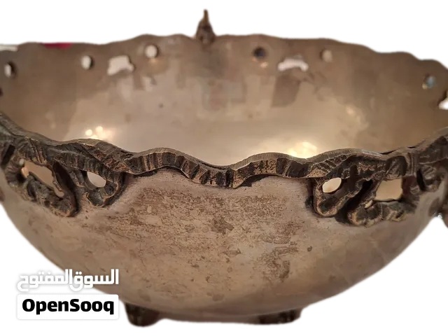 زبدية فضية اللون قديمة