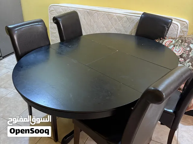 Extendable dining table