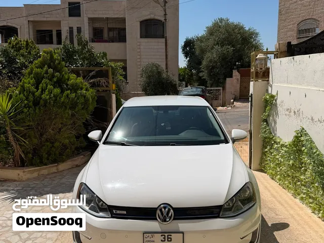 سيارة فولكسفاغن جولف E-Golf 2015 كهربائية لون أبيض، مرخصة، مستعملة بحالة ممتازة