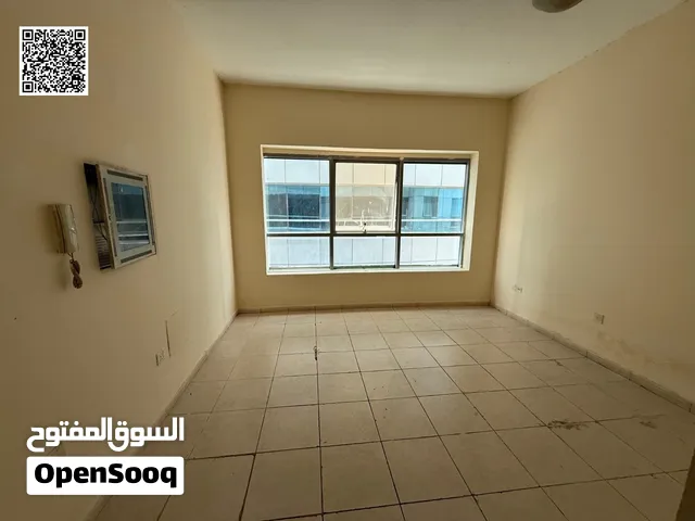 استوديو للبيع بجاردن سيتي تكيف مركزي مساحه واسعه مطبخ منفصل جيد التهويه  للبيع بسعر. لقطة حصري