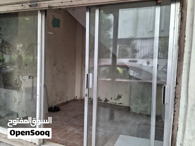 محلين للايجار بمنطقة برج حمود موقع تجاري ممتاز