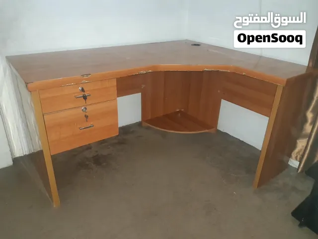 Large Office table for sale/طاولة مكتب كبيرة للبيع