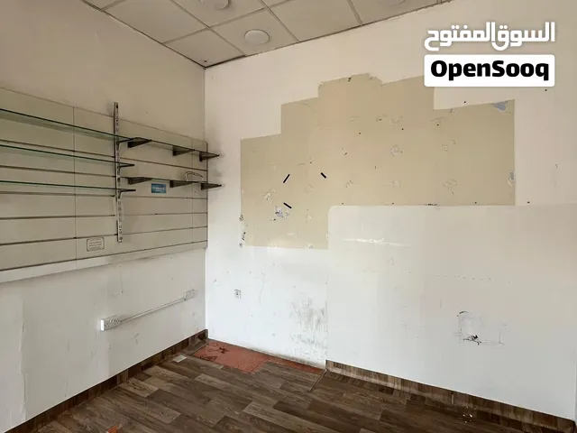 محل تجارية مع فترة سماح للإيجار في حولي .