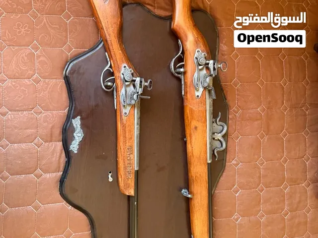 برواز مصنوع من الخشب والحديد