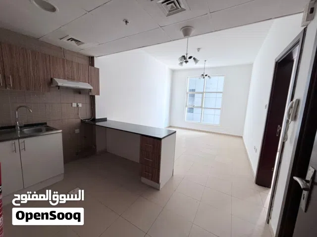 شقه غرفه وصاله في ابراج سيتي تاور بمقدم 212 الف وقسط شهري 3400