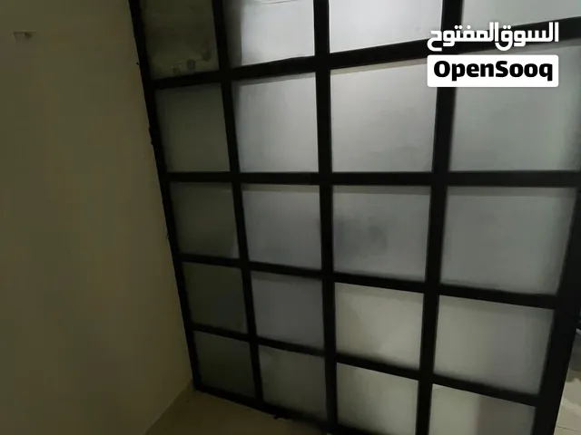 غرفة تخزين عازلة للرؤية