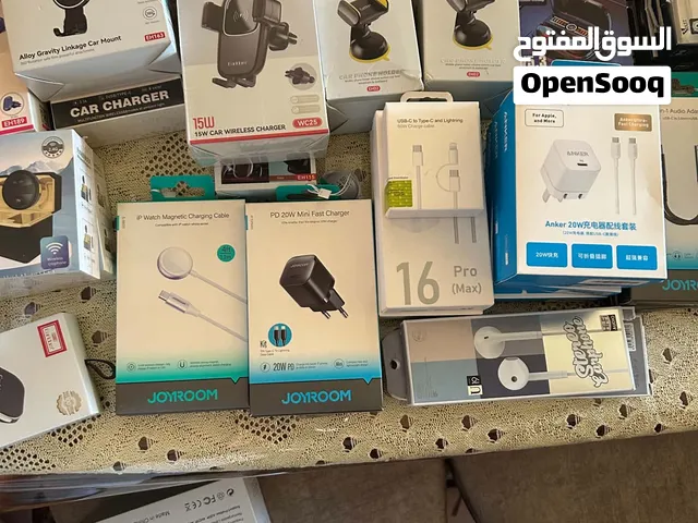 اكسسوارات محل موبايلات كامل في سعر مغري يوجد تشكيل كبيره من سماعة وباك وشحن هواتف كل ما يحتاج محل