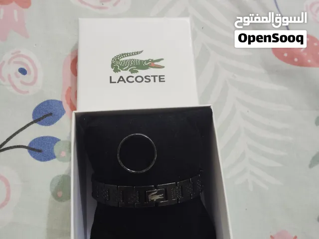 لكسوت سوده و خاتم اسود