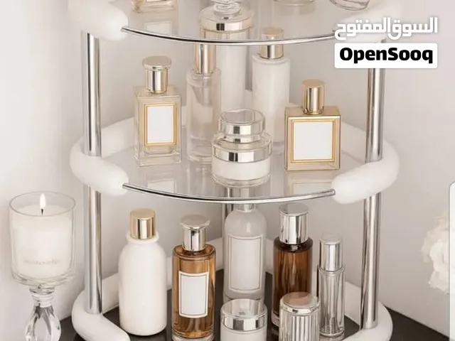 منظم  مستحضرات التجميل بتصميم انيق ومرتب