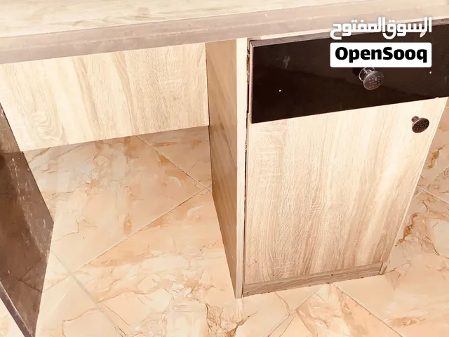 طاولة مكتب للبيع