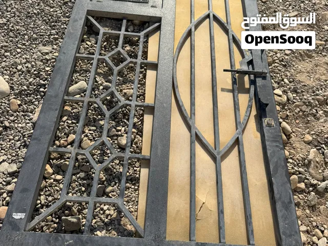 باب حديد خارجي تشكيله جميلة الباب يحتاج له شيت وصبغ او بليوت ألمنيوم