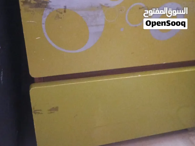 اثاث غرفة نوم خزائن ابواب تفصيل مع سكك 2 خزانات تخزين 2 كومودينا تواليت كنباي تخزين بدون ضهر