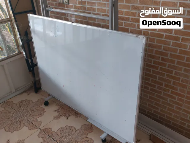 سبورة مع قاعدة 150 بطول 100 بل عرض