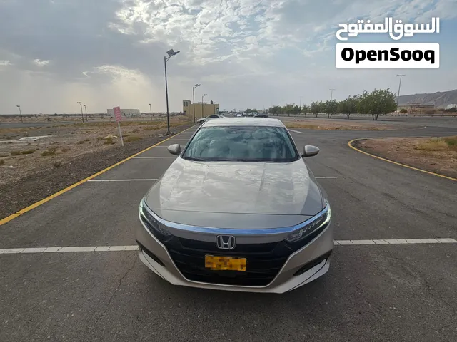 هوندا أكورد 2019 ذات محرك 2000 سي سي، لون ذهبي، مستعملة، مرخصة، بنزين، تجهيزات أمان وتقنية متقدمة
