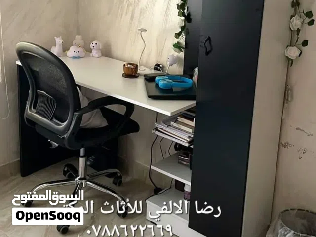 مكتب  منزلي للدراسة والعمل مع خزانة بتصميم مميز متوفر بعدة الوان بسعر مميز  التوصيل والتركيب دينار