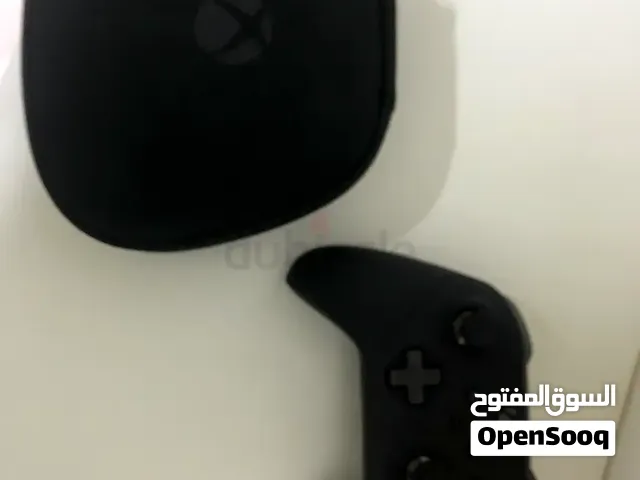 كنترولر اليت 2 - XBOX Elite Series 2 مع الشنطه والاكسسوارات نضيف ومافيها اي مشاكل قابل للتفاوض