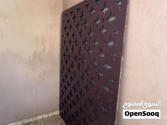 عندي فصل للبيع يتريس يركب في وسط الحوش ولا في دار وين متحب انت