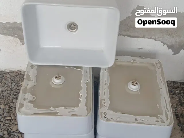 مغاسل ومرايات