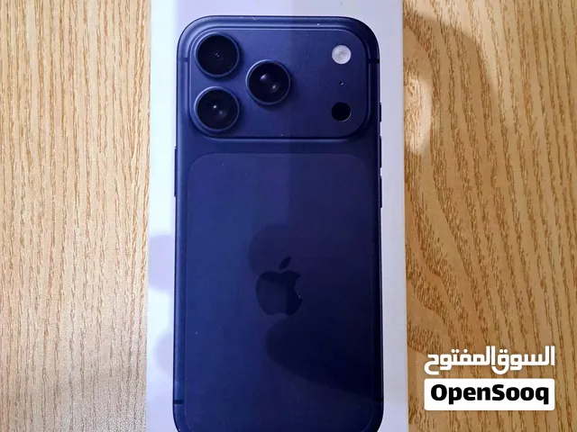 17 برو لون ازرق 256 مع الكرتون ومع كل ملحقاته لم يستعمل سوى اشهر قليله وحالت البطاريه 100 بل 100