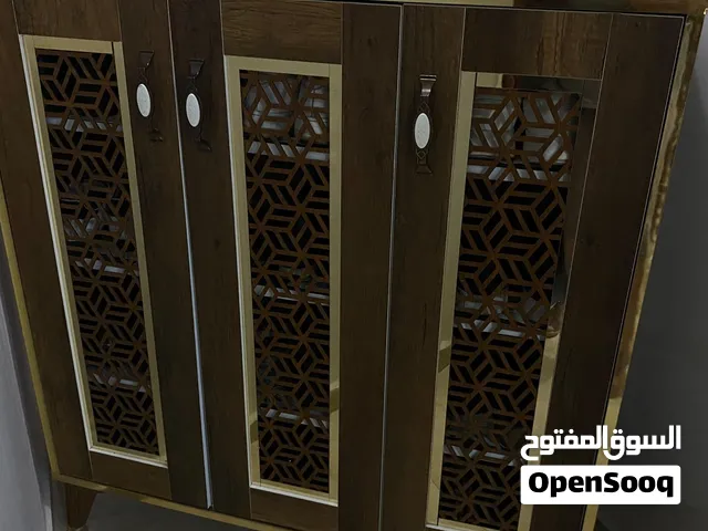 خزانة احذية بحالة ممتازة