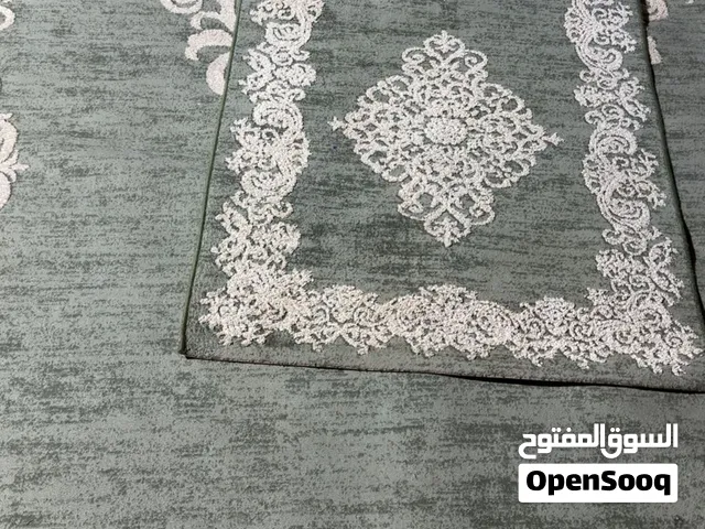 للبيع سجادة نظيفة وكبيرة