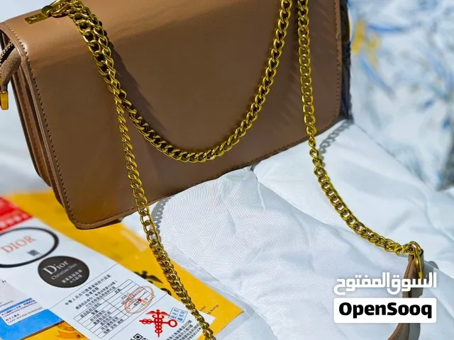 حقيبة ديور الحجم 25 سم الالوان المتوفرة اللون البيج واللون الوردي واللون الاسود
